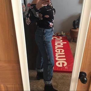 Wrangler jean size 28 PERFECT mom jean!!